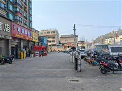 双门头165平方的旺铺转让，带超大外摆区 